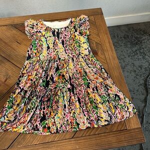 Precious flowy dress with beautiful colors!!
